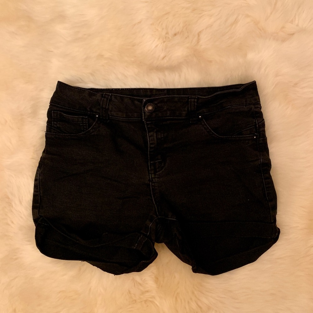 Forever 21 ✨ Jean shorts Sz L in black